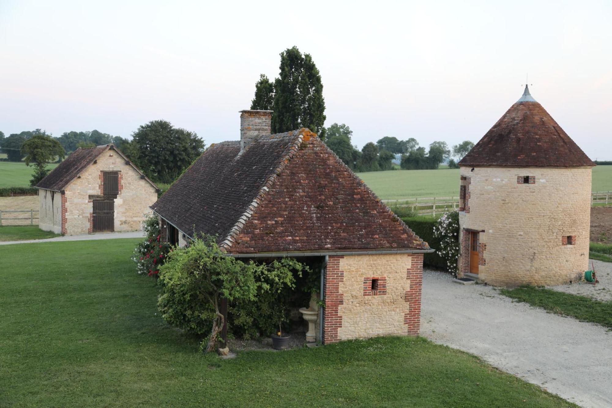 Hotel Domaine De Prestal Le Merlerault Exterior foto